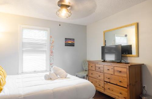 Annapolis Apartment | Pet-Friendly Beach Getaway, Relax by the Bay!