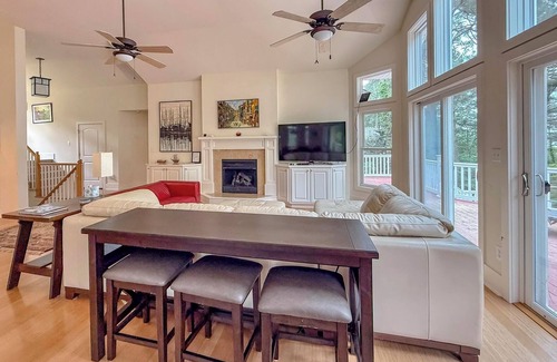 Cape Charles House | PET FRIENDLY-BEAUTIFUL APPOINTED HOME WITH BAY VIEWS AND PRIVATE COMMUNITY BEACH