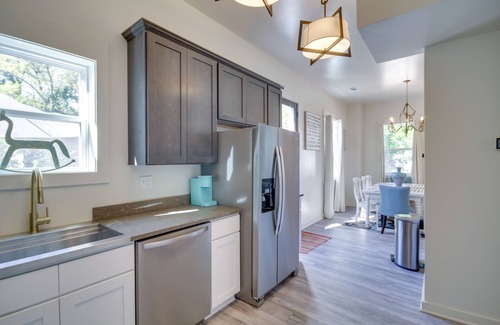 Biloxi Cottage | Pet-friendly Biloxi Getaway < 1 Mi to Beach!