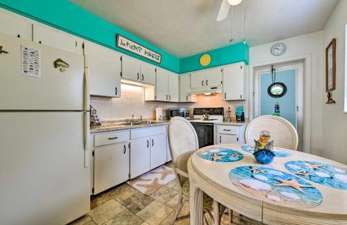 Whitney Beach House | Pet-Friendly Bradenton Home about 3 Mi to Cortez Beach