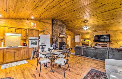 Cabot Cottage | Pet-friendly Cabot Cabin w/Fenced Yard!