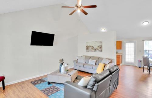 Paw Creek House | Pet- Friendly, & Close to Uptown