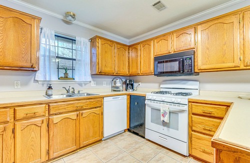 Conway House | Pet-Friendly Conway Home: 1 Mi to Hendrix College!