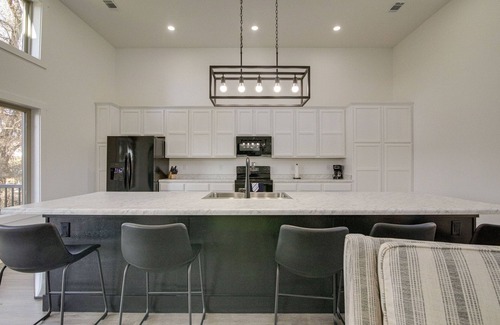 Cotter House | Pet-Friendly Cotter Retreat w/Deck & Gas Grill!