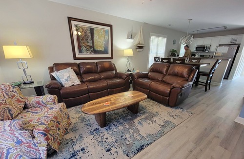 Myrtle Beach House | Pet Friendly-extra charge. Clean & Cozy 2 bdrm, 2.5 bath home,2 blocks to beach.