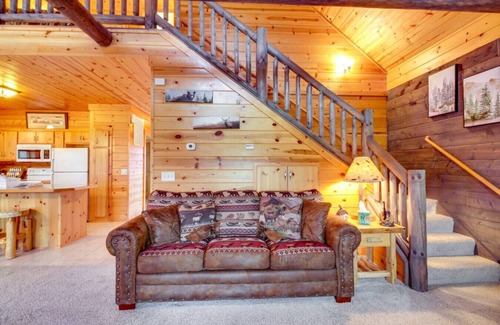 Garrison Cabin | Pet-Friendly Garrison Retreat