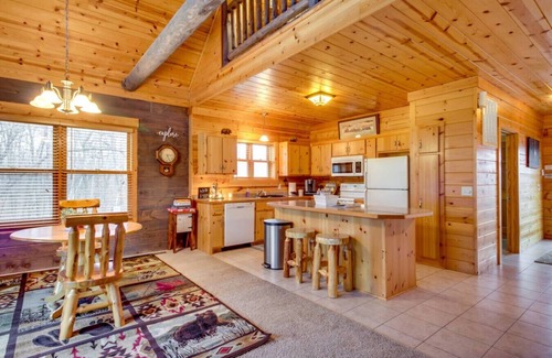 Garrison Cabin | Pet-Friendly Garrison Retreat