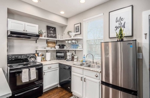 Weinland Park House | Pet-Friendly Gem Near OSU Expo | Historic Townhome