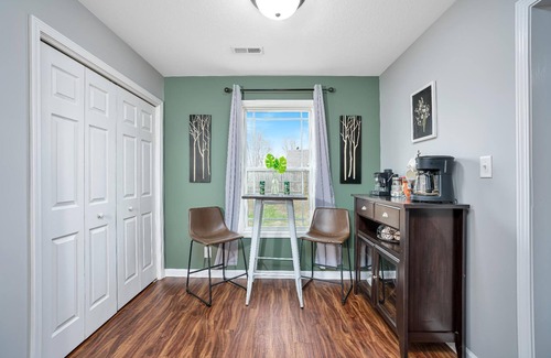 Oak Grove House | Pet Friendly home w/3 Bed /2 Bath and Fenced Back Yard