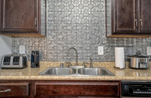 Oak Grove House | Pet Friendly home w/3 Bed /2 Bath and Fenced Back Yard