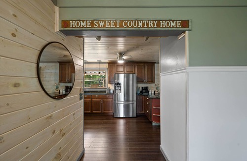 Pigeon Forge Cabin | Pet Friendly! Hot Tub | Pool Table & Fire Pit