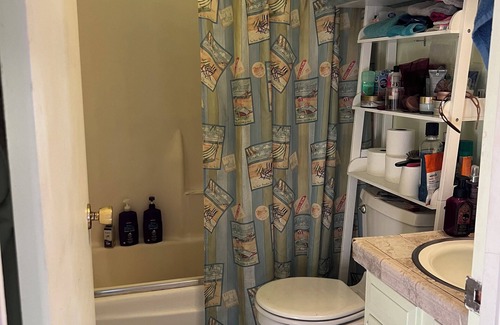 Manchester Cottage | Pet Friendly, Irish Beach Getaway.