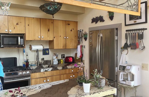 Manchester Cottage | Pet Friendly, Irish Beach Getaway.