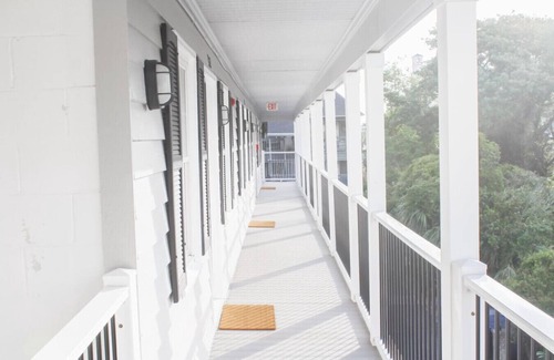 Myrtle Beach Condo | Pet Friendly l 3 Min Walk to Beach l 9 Palms