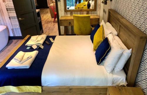 New Forest District House | Pet Friendly Lodge - Sleeps6 - Long Stay Discount