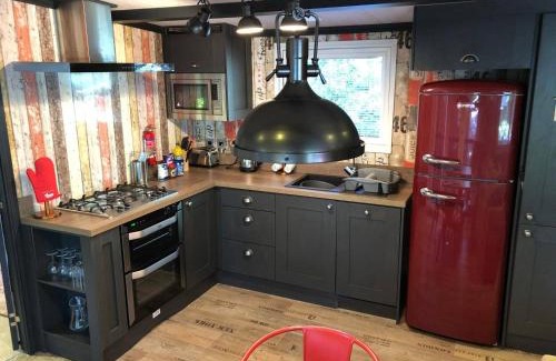 New Forest District House | Pet Friendly Lodge - Sleeps6 - Long Stay Discount