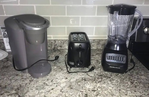 Oakford Park Apartment | Pet friendly! Mins to airport, downtown, sports