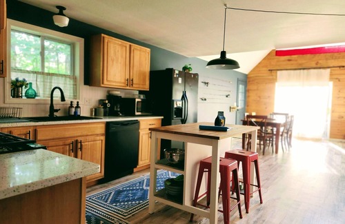 Union Ski Chalet | Pet-Friendly Mountainside Chalet w/ Gas Fireplace, Big Deck, & Sunset Views