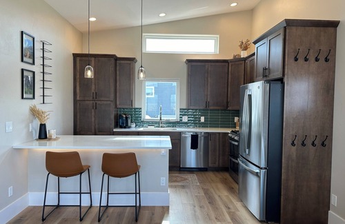 Helena House | Pet-Friendly, Mountain Views, Close to Trails, Fenced Yard, and More!