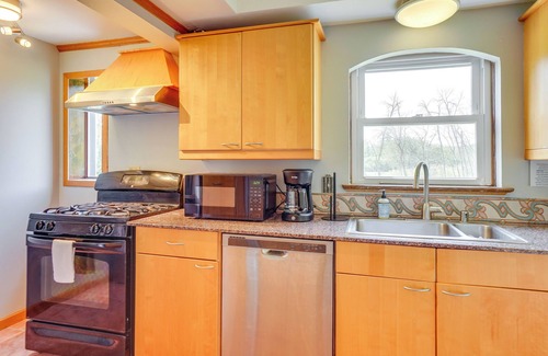 Brookfield Apartment | Pet-Friendly New Berlin Retreat w/Patio & Yard!