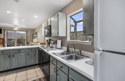 Indian Point Condo | Pet Friendly | No Stairs | Deck + Lake Views