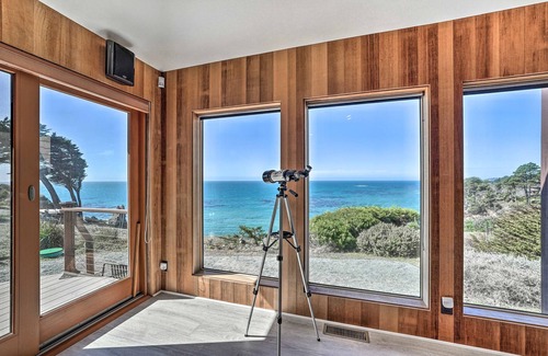Gualala House | Pet-friendly Oceanfront Retreat w/King Beds & Hot Tub!