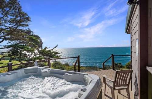 Gualala House | Pet-friendly Oceanfront Retreat w/King Beds & Hot Tub!