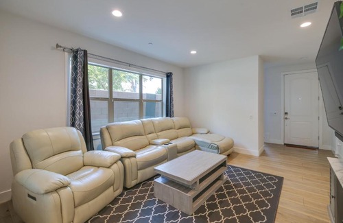 Paramount House | Pet-Friendly Paramount Home, 16 Mi to Los Angeles!