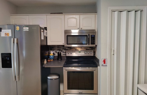 Dade City House | Pet-Friendly Poolside Escape