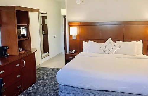 North Myrtle Beach Hotel | Pet-Friendly Spot with Indoor Pool & Fitness Center Near Coast | Free Parking