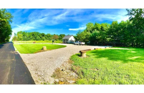 Westphalia Cabin | Pet friendly Teal Cabin Goose Pond Cabin Rentals