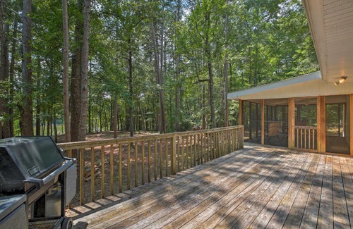 Toccoa House | Pet-Friendly Toccoa Home with Deck and Lake Access!