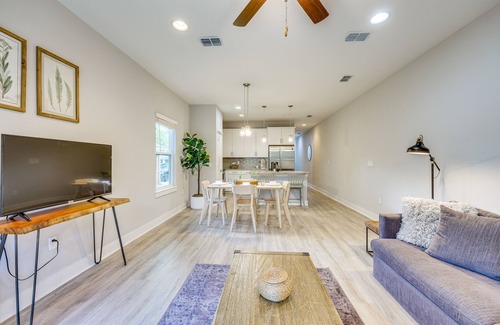 Southbank House | Pet-Friendly Townhome, 1 Mi to Southbank Riverwalk
