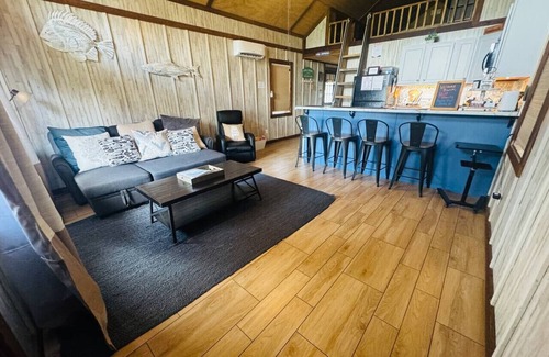 Groveoak Cabin | Pet-Friendly Twin Cabins w/Views & Lake Access