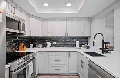 Shelter Cove Condo | Pet Friendly- Palmetto Dunes-Shelter Cove-Neptune-Luxury Villa