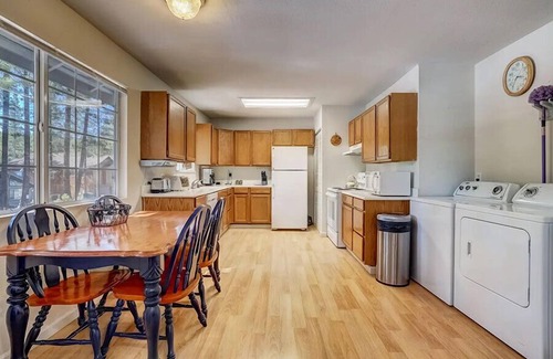 Tahoe Paradise Cabin | Pet Friendly Family Cabin