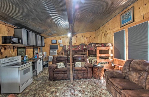 Dawn Apartment | Pet-Friendly Vacation Rental in Braymer!