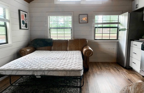 Marion Cabin | Pet-Friendly Waterfront Studio Cabin