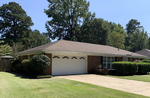 Columbus House | Pet Friendy 3/2 with screened in patio and privace fenced-in back yard!