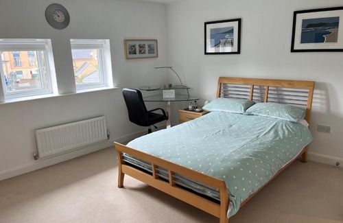 Peterborough House | Peterborough, Hampton Vale Lakeside En-Suite Large Double bedroom with great modern facilities