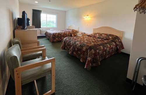 Renault Apartment | Petite Double Queen Suite with Free Parking!