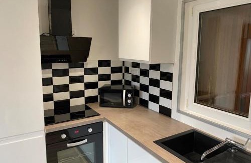 Appoigny Apartment | Petite maison chaleureuse