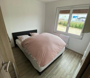 Appoigny Apartment | Petite maison chaleureuse