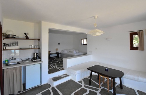 Ios Town Hotel | Petra Holiday Village