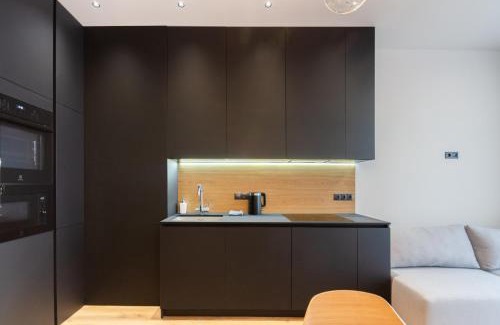 Afanasivsʹkyy Yar Apartment | Petrovdom Apartments 6-206 in RC Yaroslaviv Grad, Bulvarno-Kudriavska 17