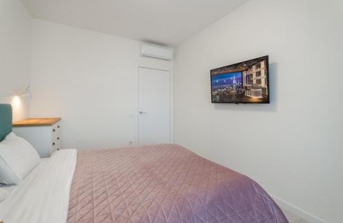 Solomjanskyj Apartment | Petrovdom Apartments 7-13 in RC Manhattan City,Beresteiskyi 11