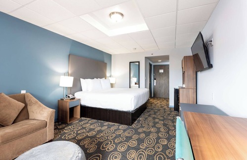 Flagami Hotel | Pets Allowed Unit With Pool Close To Miracle Mile And Art District