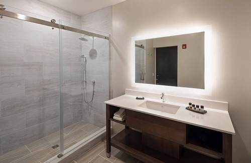 Winters Hotel | Pets are Allowed Here! 3 Courtyard Rooms, Free Parking, Outdoor Fireplace!