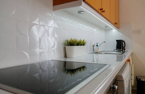 Peyia Town Apartment | Peyia Fontana - Executive 2-bedroom penthouse, panoramic sea views and Hot Tub