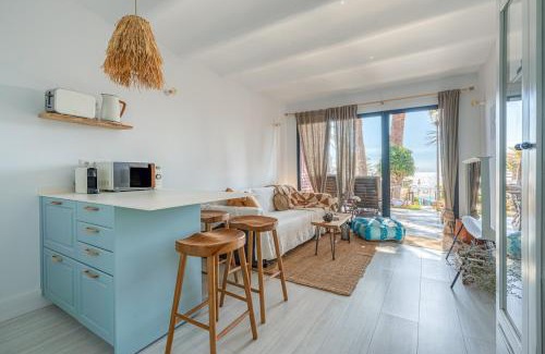 Playa del Aguila Apartment | PHARUS retro beach home New Heated Pool